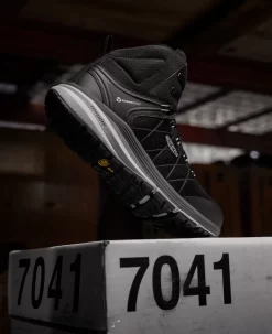 Keen Women's Vista Energy Mid (Carbon-Fiber Toe) | Vapor/Black -Fashion Shoes 1025220 PDP LeftImage