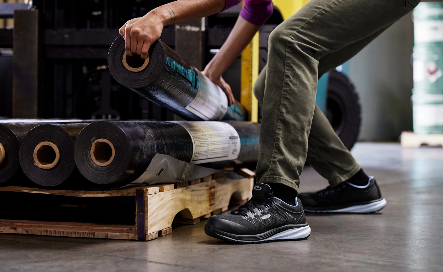 Keen Women's Vista Energy ESD (Carbon-Fiber Toe) | Hydrangea/Black 5 Keen Women's Vista Energy ESD (Carbon-Fiber Toe) | Hydrangea/Black - Image 5