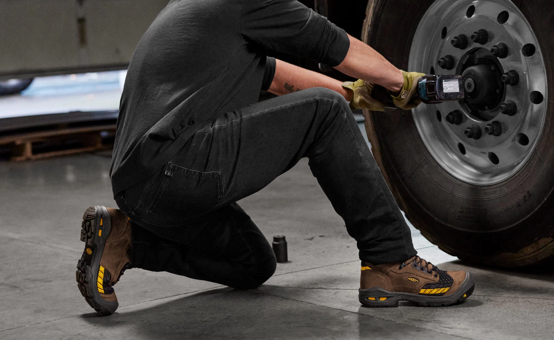 Keen Men's Troy 6" Waterproof Boot (Carbon-Fiber Toe) | Dark Earth/Black 5 Keen Men's Troy 6" Waterproof Boot (Carbon-Fiber Toe) | Dark Earth/Black - Image 5