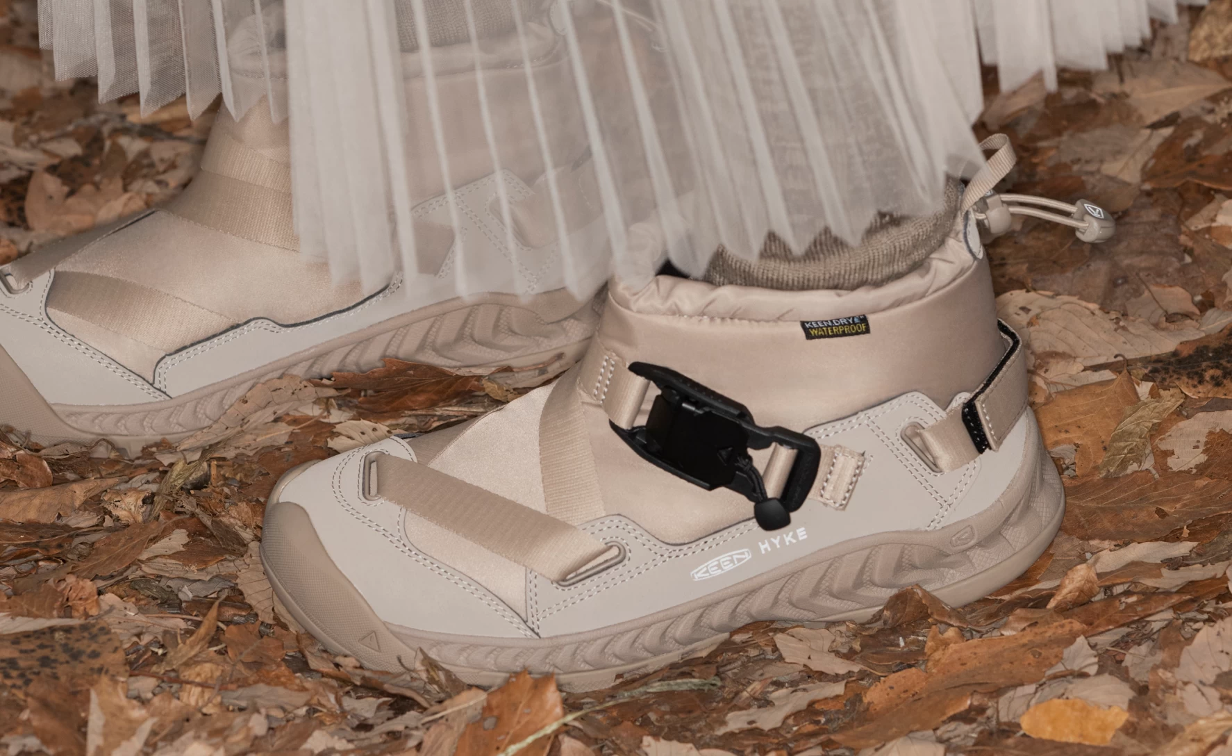 Keen Women's Hoodzerra NXIS Waterproof Boot X HYKE | HYKE Timberwolf 7 Keen Women's Hoodzerra NXIS Waterproof Boot X HYKE | HYKE Timberwolf - Image 7