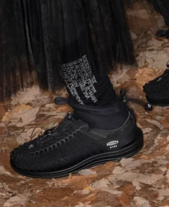 Keen Women's UNEEK High Top X HYKE | HYKE Timberwolf -Fashion Shoes Lifestyle3womens 1027976