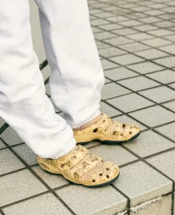 Keen Women's Yogui Arts Clog X THC | Caffe Latte Paisley -Fashion Shoes WYoguiArtsLifestylePDPSingleRight